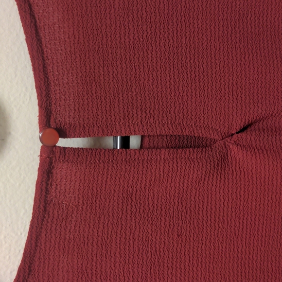 Crimson Tie-Sleeve Blouse - Picture 5 of 6